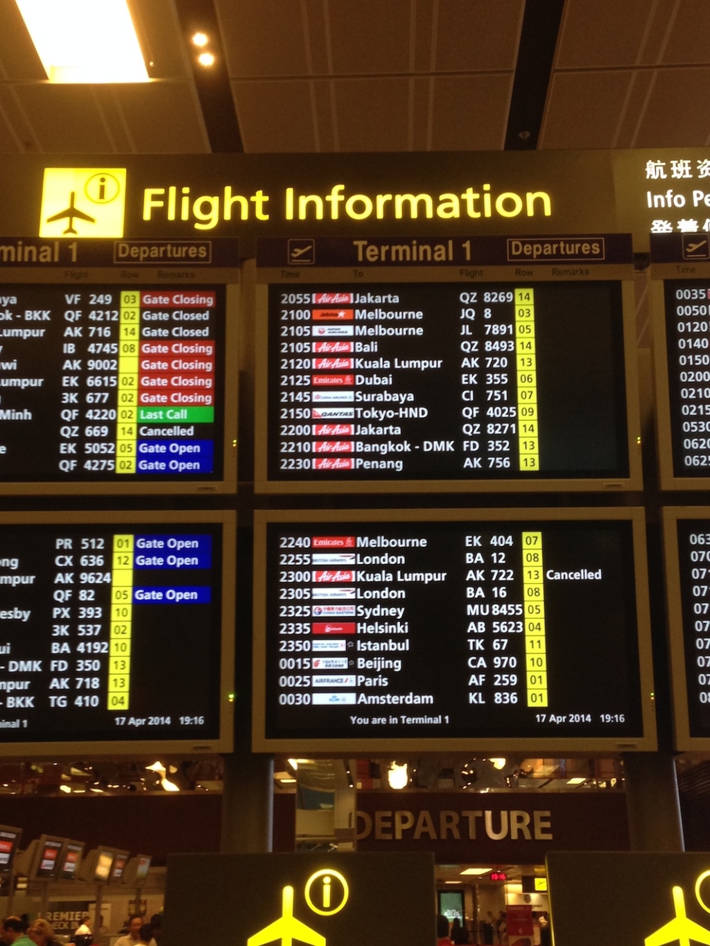 photo 011) Flight Information (Departure Hall)